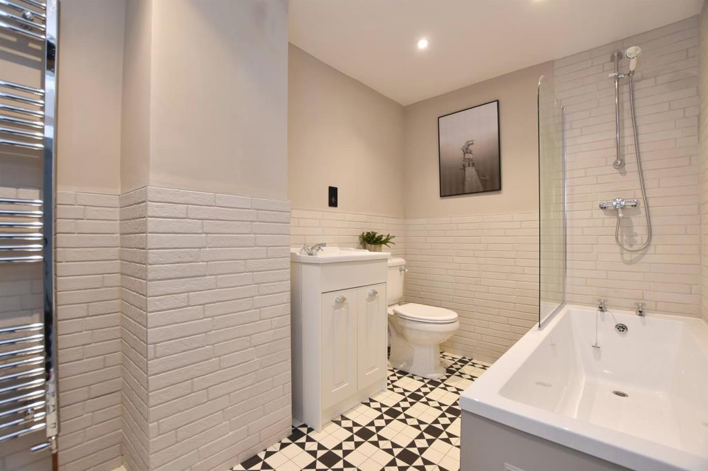 Lot: 59 - WELL PRESENTED THREE-BEDROOM HOUSE -